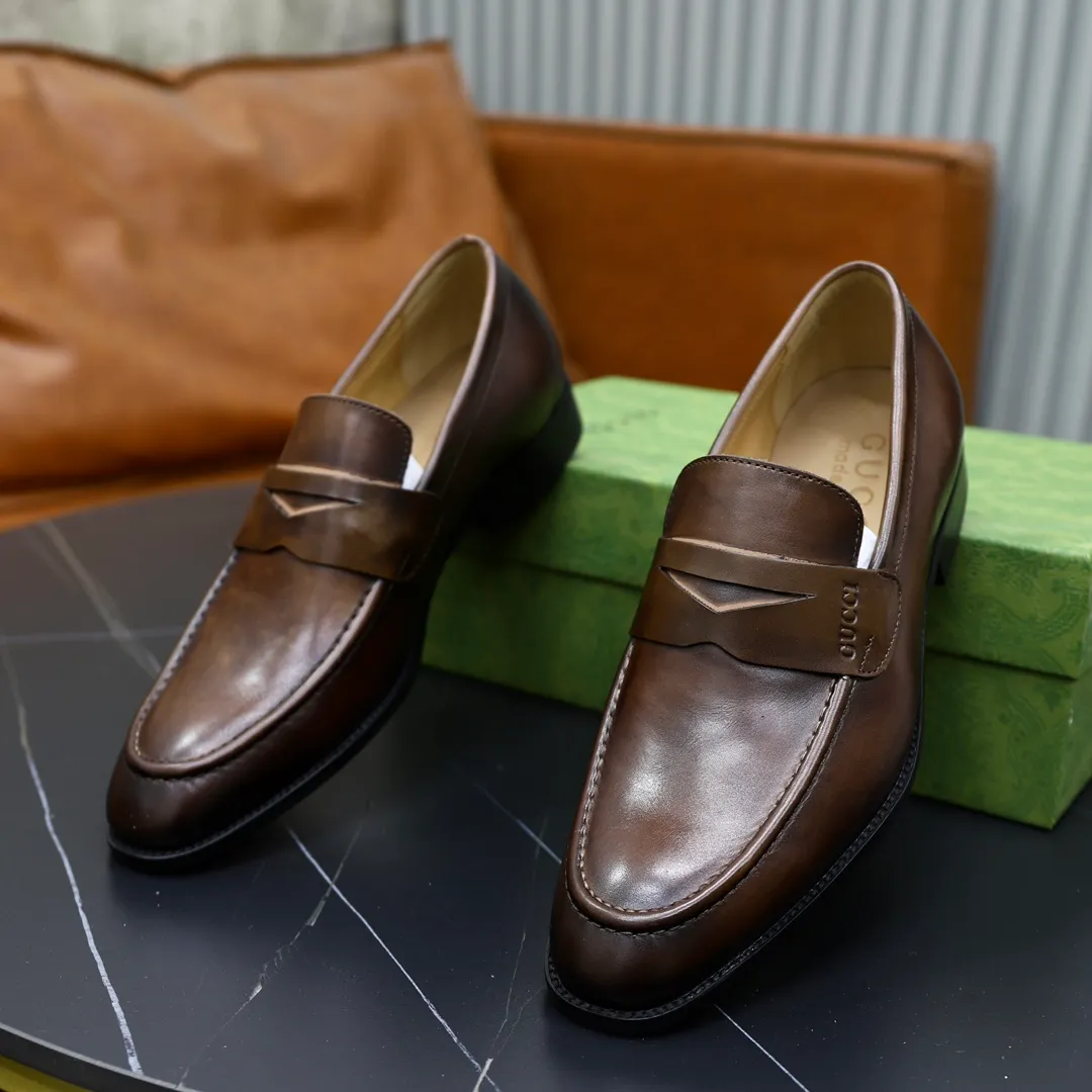 Men's shoes: 250🙅‍♂️🙅‍♂️🙅‍♂️Niuli Brand: GUCCI Size: 38-44 (45 can be customized) Level: Counter classic Material: Original soft cowhide upper Comfortable cowhide lining Original lightweight outsole Style category: Business casual footwear Driving leather shoes Color: Actual picture color